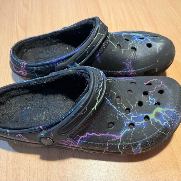 CROCS Unisex Black with Neon Lightning Lined Fuzzy Clogs - Picture 5 of 12